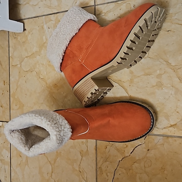 Womans orange shearling boots - Picture 2 of 6